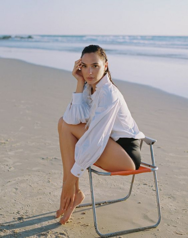 Gal Gadot legs