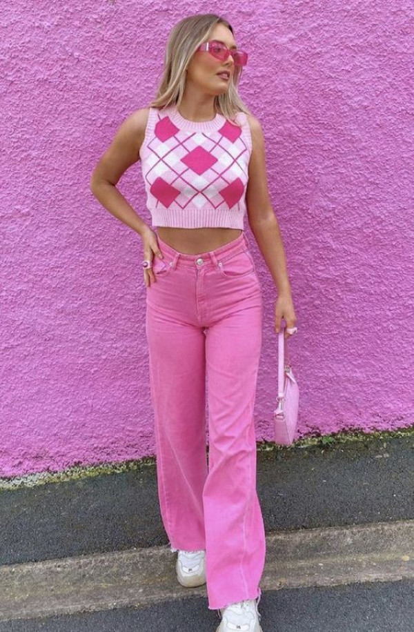 pink jeans outfit aesthetic, wide-leg jeans, high-rise, crop top