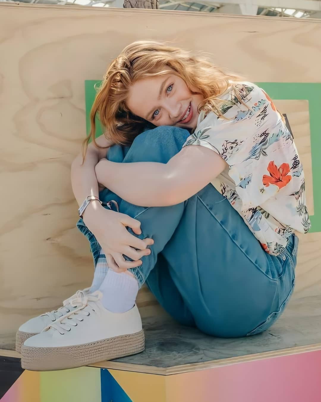 Sadie Sink Hot and Sexy Pic In Summer Outfit