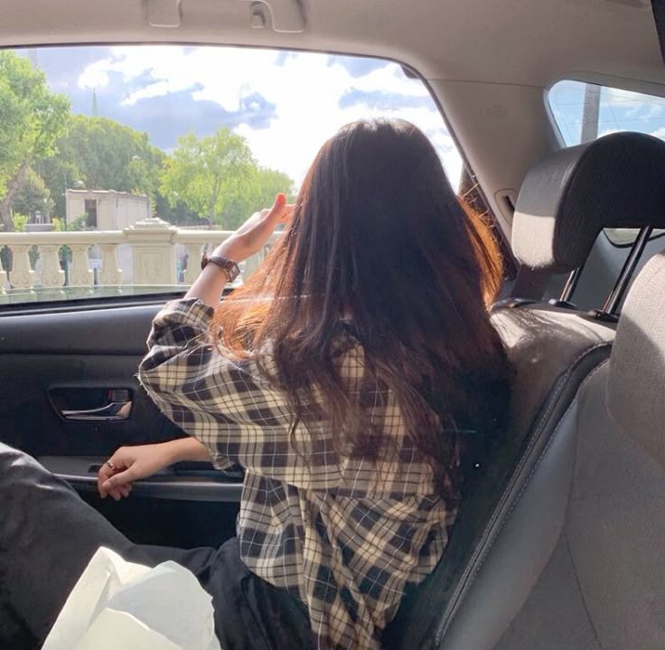 Cute Instagram Hidden Face Girl Pic
