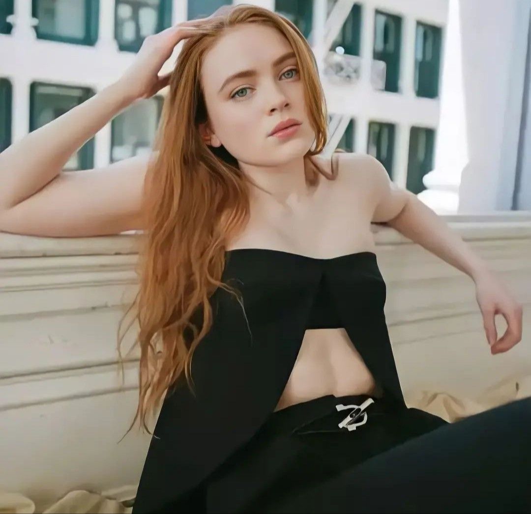 Sadie Sink Cleavage 