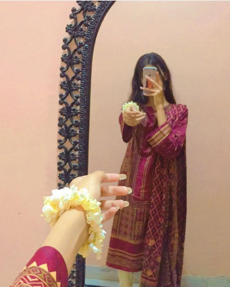 Cute Instagram Hidden Face Girl Pic