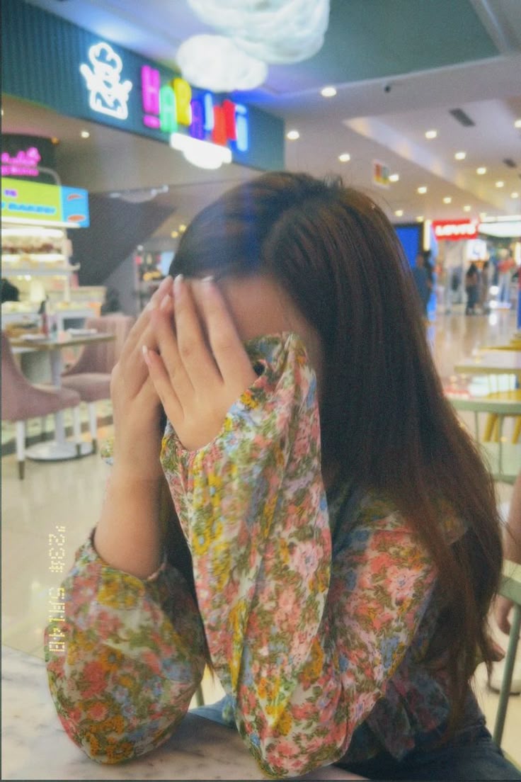 Stylish Girl Pic Hiding Face