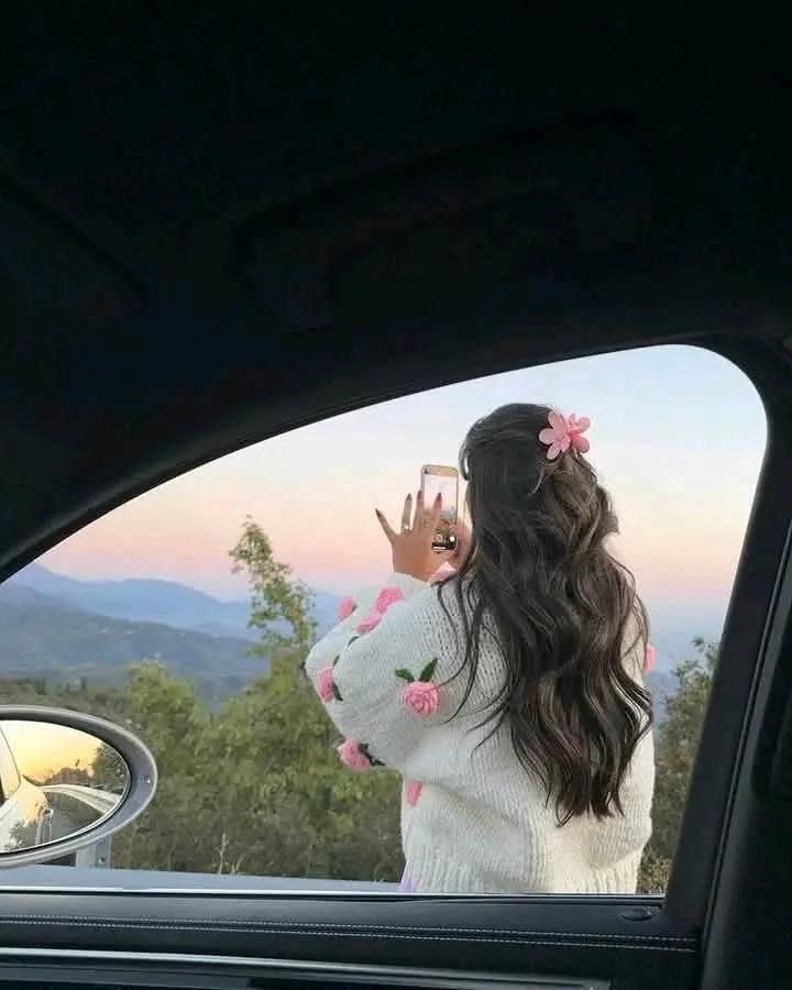 Cute Instagram Hidden Face Girl Pic