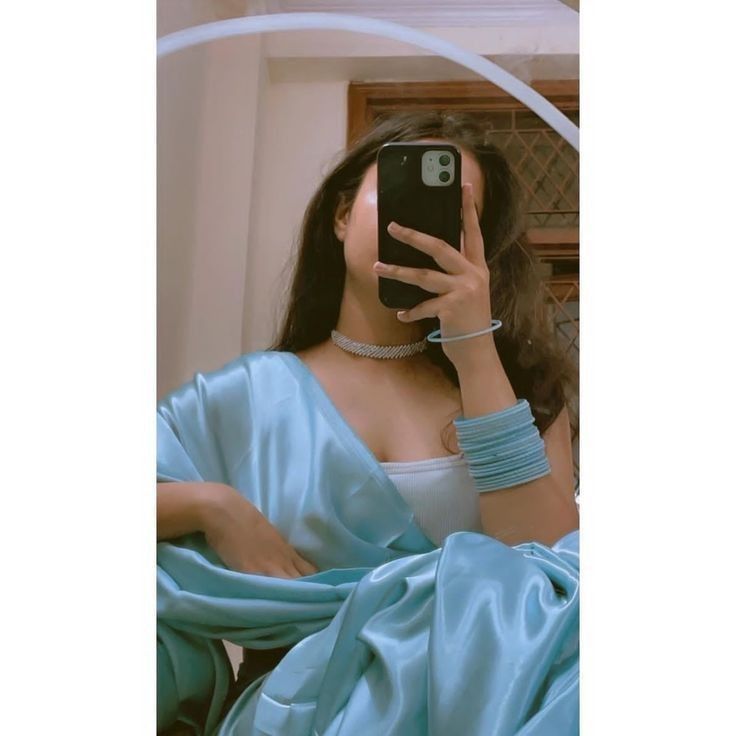 Cute Instagram Hidden Face Girl Pic