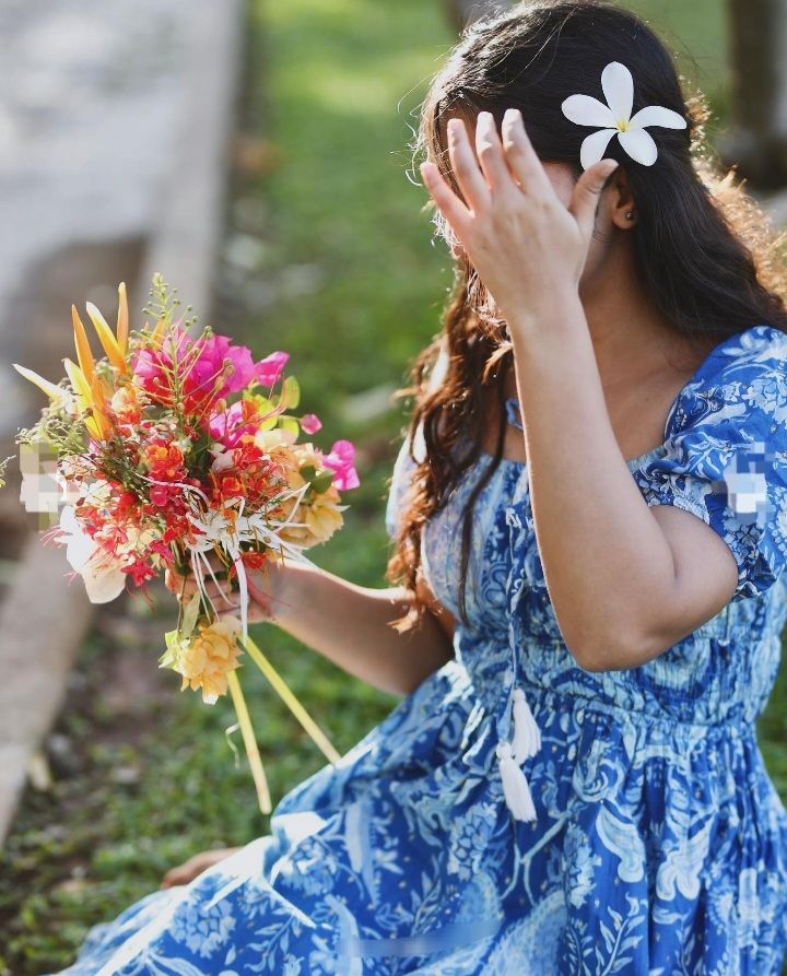 Stylish Girl Pic Hiding Face