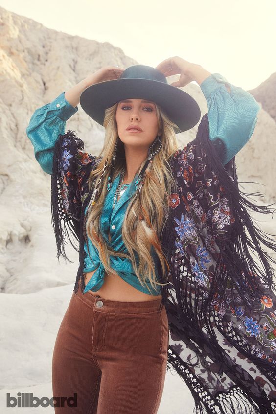 Lainey wilson hot